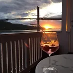 Nyaraló Sjohus Ved Tjeldsundet - House By The Sea Evenskjer