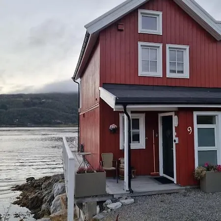 Sjohus Ved Tjeldsundet - House By The Sea *