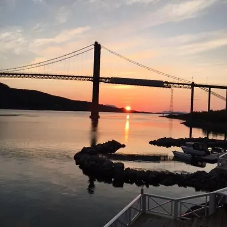 Sjohus Ved Tjeldsundet - House By The Sea Evenskjer