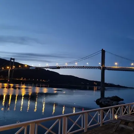 Sjohus Ved Tjeldsundet - House By The Sea *