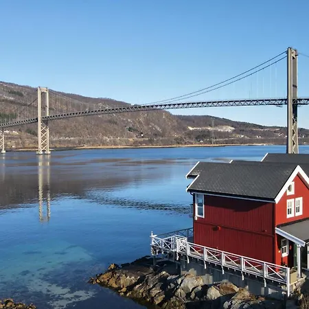 Sjohus Ved Tjeldsundet - House By The Sea *