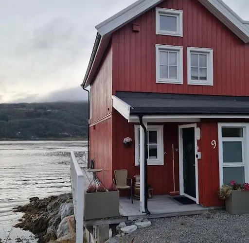 Sjohus Ved Tjeldsundet - House By The Sea *