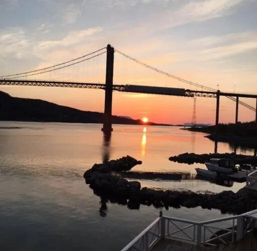 Sjohus Ved Tjeldsundet - House By The Sea Evenskjer