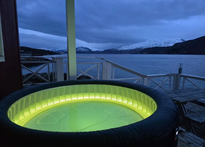 Sjohus Ved Tjeldsundet - House By The Sea Prázdninový dům Evenskjer