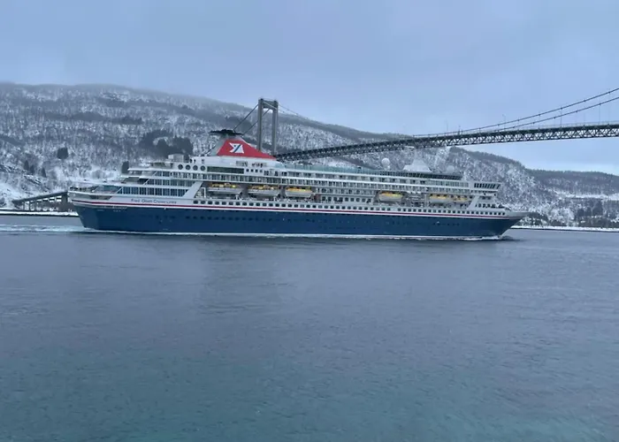 Sjohus Ved Tjeldsundet - House By The Sea *